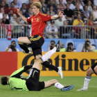 Fernando Torres ante Jens Lehmann en la final de la Eurocopa de 2008-/ MARTIN MEISSNER (AP)