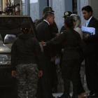 Gabriela Zapata sale de las instalaciones del IDIF en La Paz.-EFE / MARTIN ALIPAZ