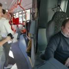 Un tercio de la plantilla de Autobuses está en situación de interinidad.-RAÚL G. OCHOA