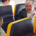 Un pasajero racista insulta y echa a una mujer negra de su asiento, en un vuelo de Ryanair.-YOUTUBE / GRESTNESS E