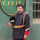 El actor Paco Tous, como guardia civil, en la serie de TVE-1 'Víctor Ros'.-