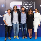 El presentador de televisión, Roberto Leal (c); el jurado de "Operación Triunfo 2017", Manuel Martos (i), Joe Pérez Orive (2i) y Monica Naranjo (d); y la directora, Noemí Galera (2d); durante la presentación del concurso de talento musical.-EFE/Archivo