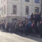 Primeros momentos de tensión y cruce de insultos entre manifestantes y contramanifestantes en Alsasua, este domingo.-JUAN JOSÉ FERNÁNDEZ