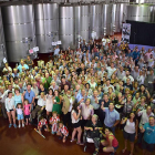 Decenas de personas acudieron a la celebración en las instalaciones de la bodega en La Horra.-ARGI