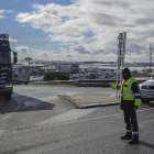 Camiones retenidos por la Guardia Civil en Rubena. ISRAEL L. MURILLO