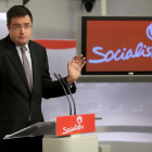 El portavoz del PSOE en el Senado, Óscar López, en una rueda de prensa.-JOSE LUIS ROCA