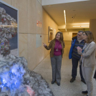 La fotógrafa realizó una visita guiada por la exposición que está ubicada en la Planta -1 y cuya entrada es gratuita.-ISRAEL L. MURILLO