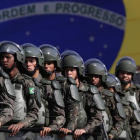 Soldados brasileños, en un ejercicio durante la presentación del plan de seguridad para los Juegos de Río, el pasado día 22.-AP / ERALDO PERES