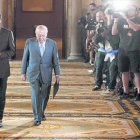 Jordi Pujol entra en el Parlament para comparecer en la comisión de Afers Institucionals, el 26 de septiembre.-Foto: JULIO CARBÓ