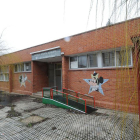 La antigua escuela, que cerró sus puertas en el año 2013, se ubica en la calle Juan de Padilla.-ISRAEL L. MURILLO