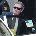 Jordi Pujol Ferrusola sube a un taxi tras declarar ante el juez Ruz.-Foto: DAVID CASTRO