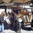 Atracción de calle para los más pequeños en la plaza de la Libertad.-ICAL
