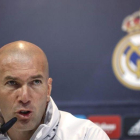 Zinedine Zidane, durante la rueda de prensa de este sábado en la ciudad deportiva de Valdebebas.-EFE / EMILIO NARANJO