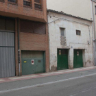 El estacionamiento en determinadas calles está muy limitado por los vados permanentes.-G. G.
