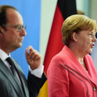 Merkel y Hollande en la comparecencia posterior a su encuentro de este lunes en Berlín.-Foto: AFP / JOHN MACDOUGALL