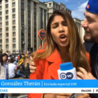 Julieth Gozález, enviada especial a Rusia, besada sin consentimiento por un aficionado.-YOUTUBE