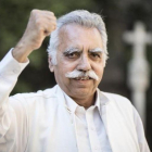 El activista paquistaní Ehsan Ullaah Khan, vive exiliado en Suecia por las amenazas de muerte sufridas por denunciar la esclavitud infantil en fábricas.-FERRAN NADEU