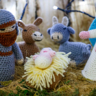 Original Belén de ganchillo de las Abuelas de Gamonal. SANTI OTERO