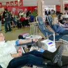 Más de 600 personas acudieron a donar sangre al colegio Sagrado Corazón, la mayoría por primera vez.-ECB