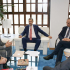Imagen del encuentro entre responsablesde la UBU y Mahou-San Miguel.-ECB