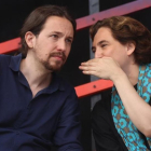 Pablo Iglesias y Ada Colau en un mitin en Barcelona.-DANNY CAMINAL