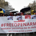 Manifestación a favor de Proactiva Open Arms en Barcelona.-AFP / JOSEP LAGO