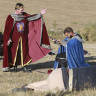 El momento de la rendición en la que el rey de Navarra entrega la espadal al rey de Castilla.-RAÚL G. OCHOA