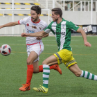 Guti, autor del segundo gol del Bupolsa, cuerpea con un defensor de la Cebrereña-Santi Otero