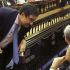 Óscar López, portavoz del PSOE en el Senado conversa con el presidente de la Cámara Alta, Pío García-Escudero.-EFE / FERNANDO ALVARADO