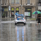 La lluvia vacía las calles de León durante el primer domingo en Fase 1 del Estado de Alarma