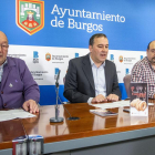 Balbás, Antón y el representante de la Federación de Hosteleros, José María Temiño.-SANTI OTERO