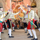 Un momento de la Danza del Paloteo en Hontoria del Pinar.-R. F.