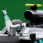 Nico Rosberg (Mercedes) celebra su triunfo en Monza.-AFP