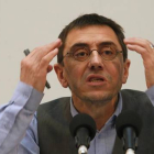 El número tres de Podemos, este viernes, en la rueda de prensa que ha ofrecido para dar explicaciones.-Foto: DAVID CASTRO