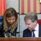 Carolina Blasco, concejal de Personal y Régimen Interior, y el alcalde, Javier Lacalle, en un Pleno.-RAÚL G. OCHOA