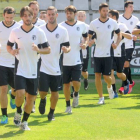 Imagen del primer entrenamiento del Burgos CF con José Lana a la cabeza.-ISRAEL L. MURILLO