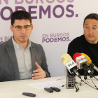 Raúl Salinero, cabeza de lista por Podemos al Ayuntamiento, junto a Israel Hernando, número tres.-ISRAEL L. MURILLO