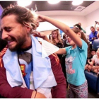 Maluma, durante su peculiar sesión de peluquería en un hospital de Miami.-INSTAGRAM