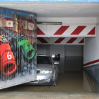Imagen de un garaje afectado por las avenidas del Ebro.-E. M.