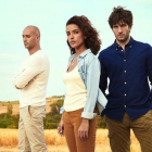 Alain Hernánez, Inma Cuesta y Quim Gutierrez, en una imagen promocional de la serie de Tele 5 El accidente.-EL PERIÓDICO