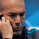 Zidane, durante la rueda de prensa previa al encuentro ante el Manchester City.-EFE / PETER POWELL