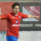 Fran Adeva celebra uno de los goles de la pasada campaña con La Roda.-