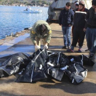 Víctimas de un naufragio en el Egeo el jueves.-STR