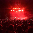 El público vivió entregado la noche mágica de La Maravillosa Orquesta del Alcohol en Madrid.-Marina Palacios