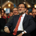 Rajoy asegura que las ideas del PSOE llevaron a la crisis y las de Podemos cayeron con el muro de Berlín-