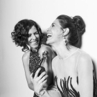 Cristina Teva y Raquel Sanchez Silva, en la imagen promocional de Movistar+ para 'La gran noche de los Oscar' del 2017.-MOVISTAR+
