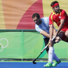 Pau Quemada salta ante el argentino Gilardi en el partido de cuartos de final.-EFE / ARMANDO BABANI