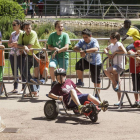 Los más pequeños disfrutan de uno de los karts a pedales.-SANTI OTERO