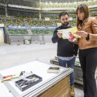El presidente de Zona G, David Ruiz, con la edil de Comercio, Carolina Blasco, ayer, en el Coliseum.-ISRAEL L. MURILLO