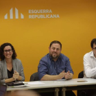 Marta Rovira, Oriol Junqueras y Sergi Sabrià, en la sede de ERC, este lunes.-ALBERT BERTRAN